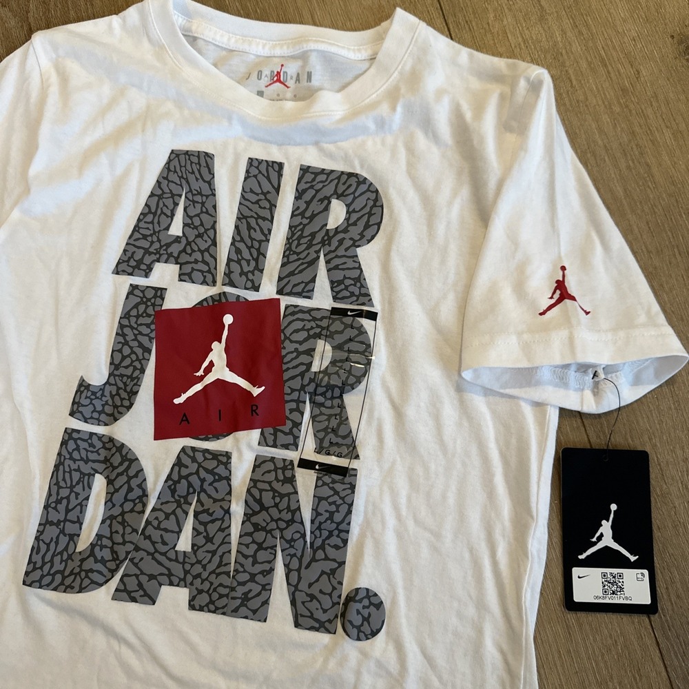 Air Jordan Nike Jumpman Boy's White Logo Cement SS Tee Basketball Size L‎ 12-13